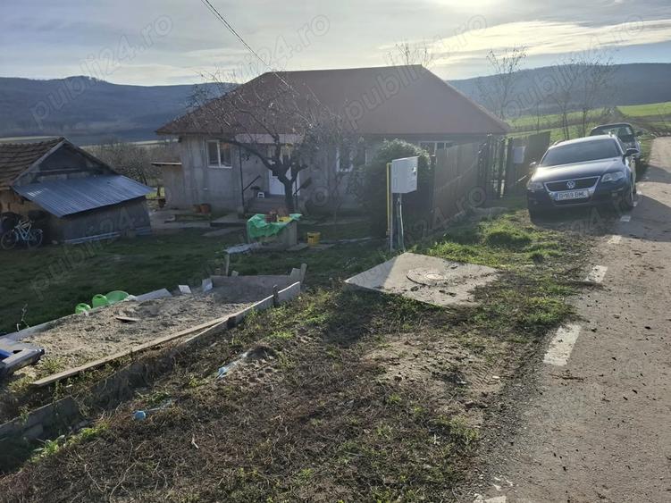 Vand casa in Chitoc judetul Vaslui 2 camere baie bucatarie toate utilita?ile 1000mp - 2