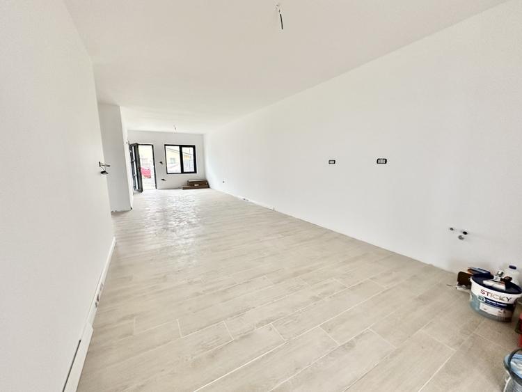 Duplex pe parter cu 3 camere - teren de 370 mp - Bucovat - 2