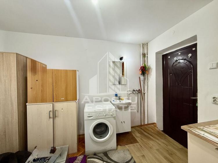 Garsoniera cu baie comuna, etaj 2, zona Take Ionescu - 4