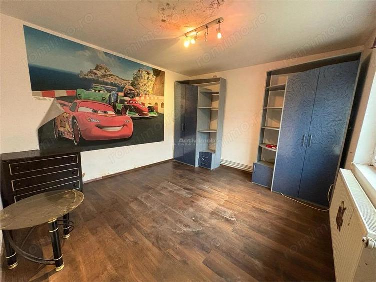 Bocsa Romana, Casa 8 Incaperi, Strada Principala. - 16