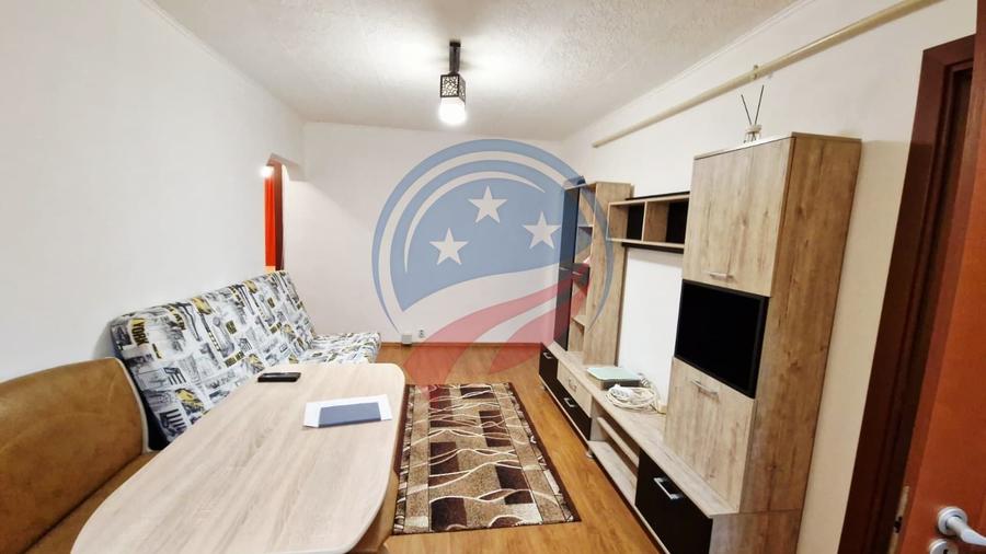 Apartament cu 3 camere semidecomandat, mobilat în Craiovița Nouă