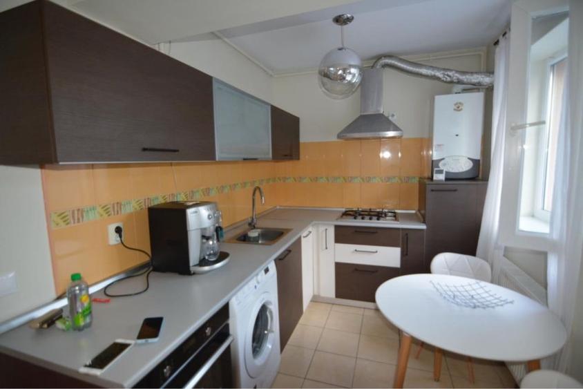 Apartament cu 2 camere decomandat în Vitan
