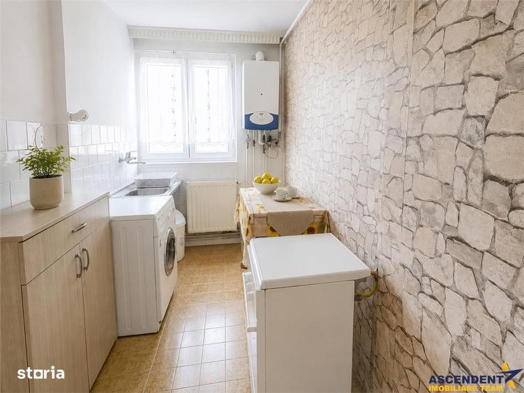 Apartament cu 3 camere decomandat în Lefaia