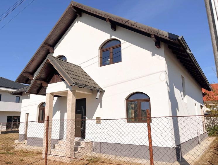 Casă cu 4 camere în Păulești