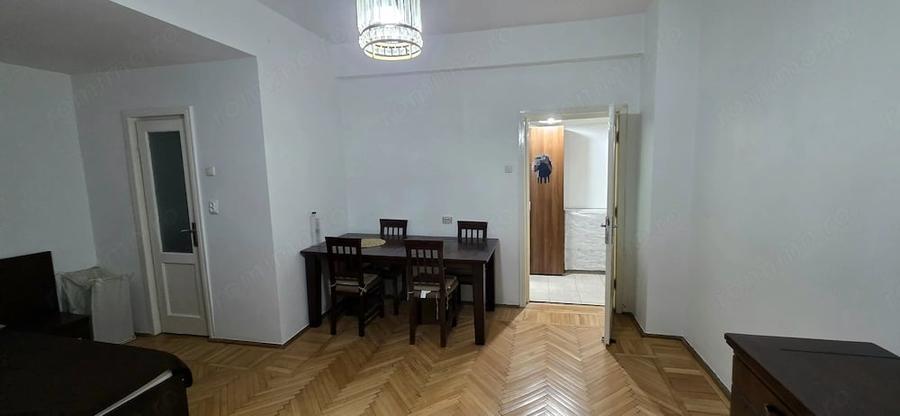 Garsonieră decomandată în Universitate