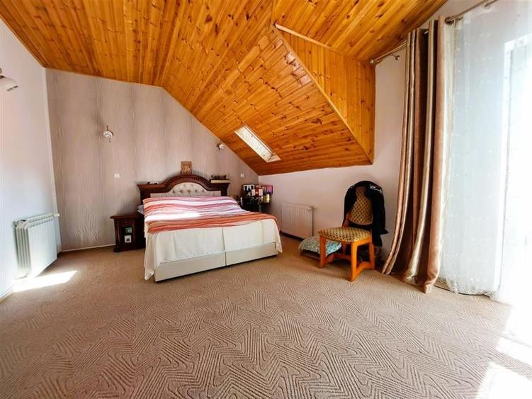 Duplex cu 6 camere cu Canalizare în Central