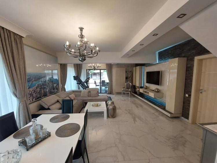 Casă individuală cu 6 camere cu Canalizare în Dâmbul Rotund