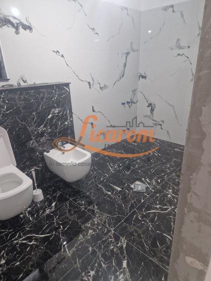 Casă individuală cu 4 camere cu Canalizare în Cristian