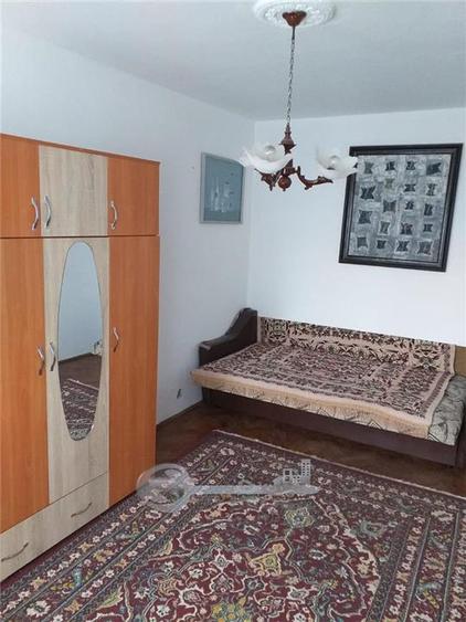 Apartament cu 2 camere semidecomandat, mobilat în Podu Roș