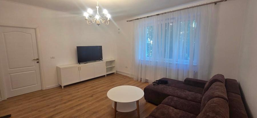 Apartament cu 2 camere semidecomandat, mobilat în Take Ionescu