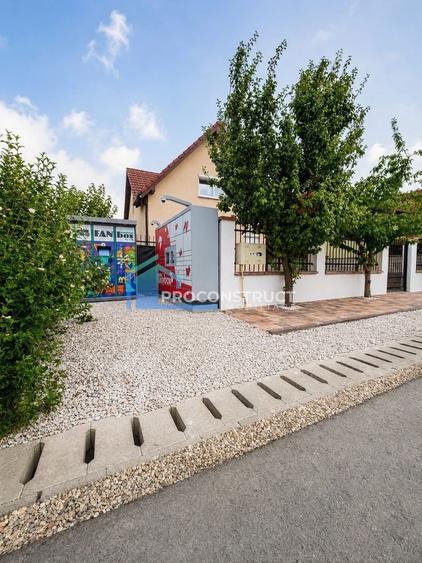 Casă individuală cu 5 camere cu Canalizare în Dumbrăvița