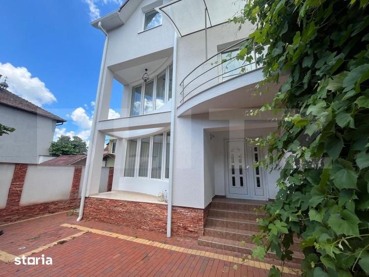 Casă cu 5 camere cu Teren 900 Mp în Ultracentral