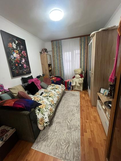 Apartament cu 3 camere decomandat, mobilat în Central
