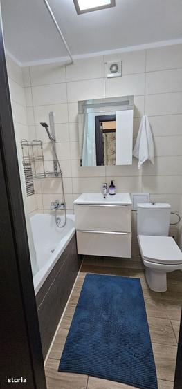 Apartament cu 3 camere decomandat în Titan