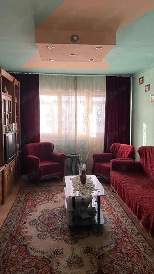 Apartament cu 2 camere decomandat în Petros