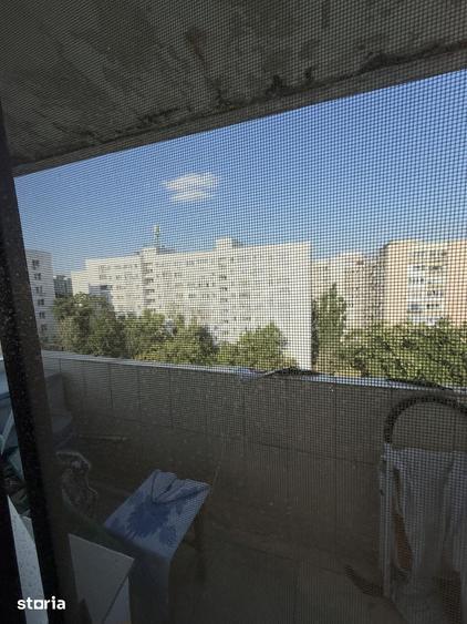 Apartament cu 3 camere decomandat în Drumul Taberei