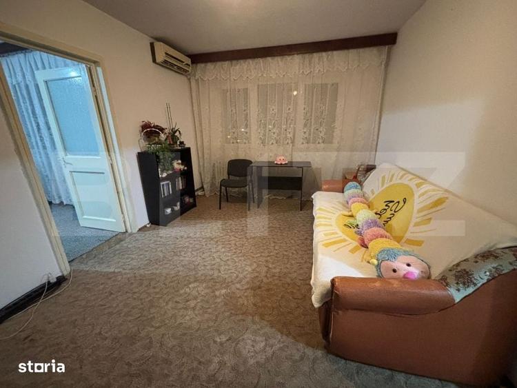 Apartament cu 3 camere nedecomandat în Podu Roș
