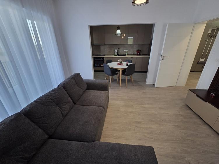 Apartament cu 2 camere semidecomandat, mobilat în Giroc
