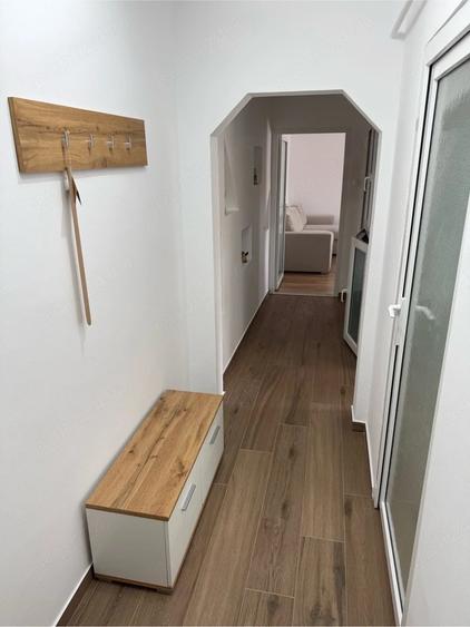 Apartament cu 3 camere semidecomandat în Central