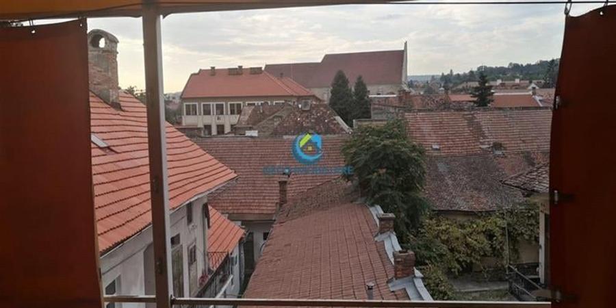 Apartament 3 camere, 95 mp pe doua niveluri cu terasa de 30 mp, Eroilor - 18