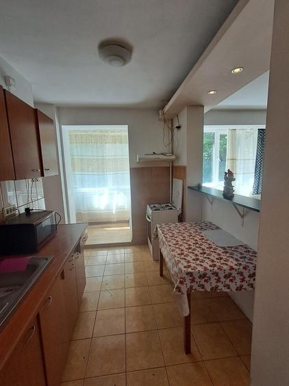 Ofer spre inchiriere unei fete o camera intr-un apartament semidecomandat situat pe Bulevardul Dimitrie Cantemir la 5 min de Piata Unirii. - 7