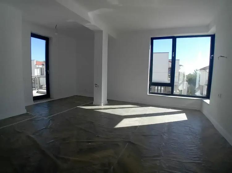 Duplex cu 5 camere cu Canalizare în Mogoșoaia