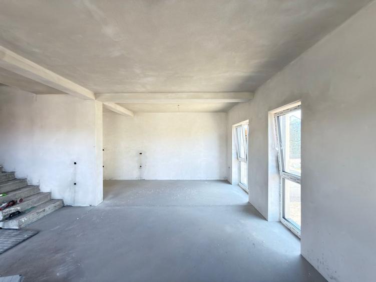 Duplex cu 4 camere decomandat cu Canalizare în Central