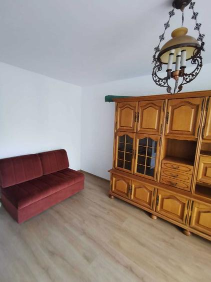 Vand ap. 2 camere decomandant, hol patrat, et. 3 bld. 1848 Dambu - 6