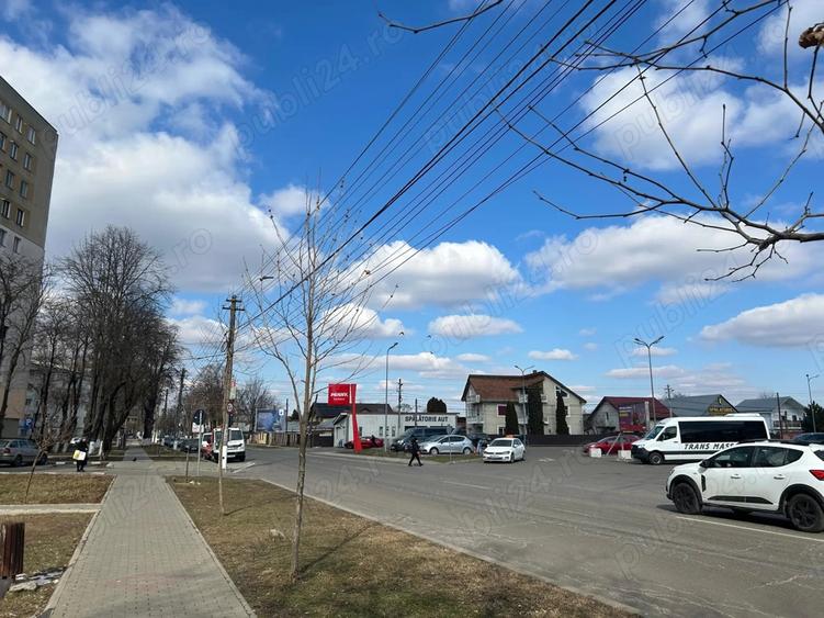 Imobil la col? de strada (Vila) Roman, Bd Republicii - 2