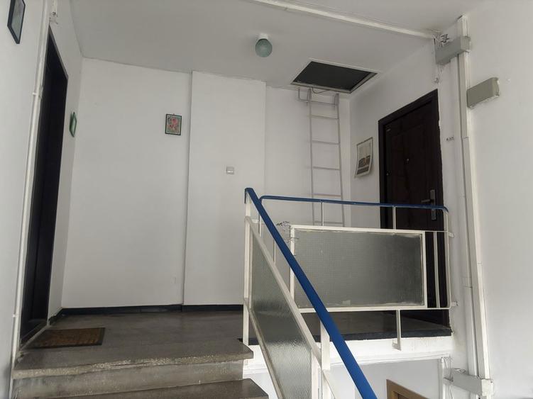Vand apartament 3 camere cf 1 decomandat + boxa parter - 8