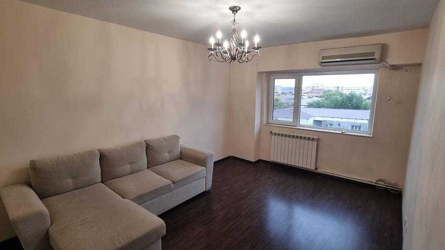 Apartament cu 3 camere decomandat în Nicolina