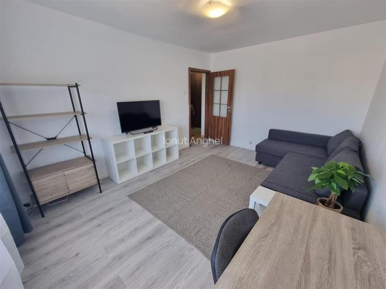 Apartament 3 camere decomandat - Podul de Fier