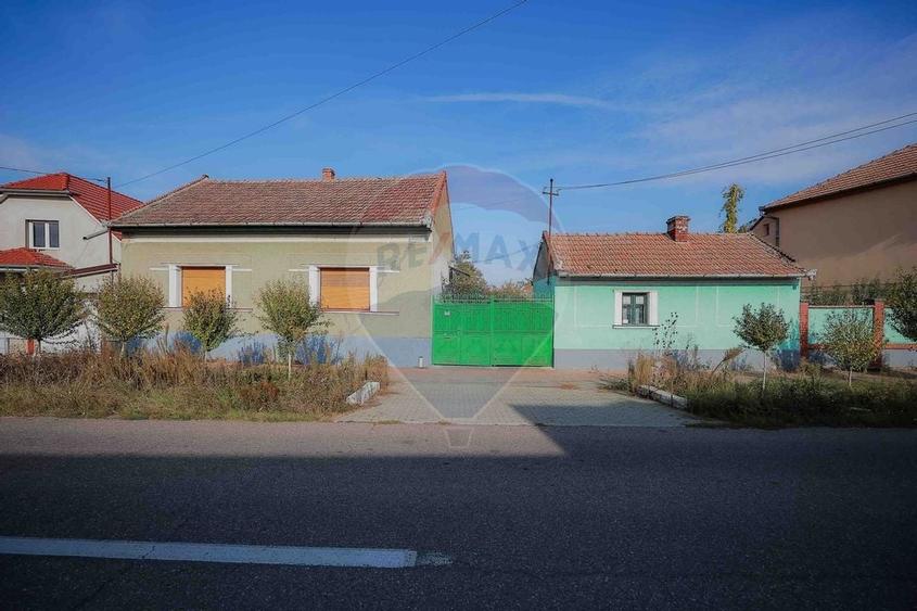 De vanzare casa cu teren de 3036 mp in Bors - 2