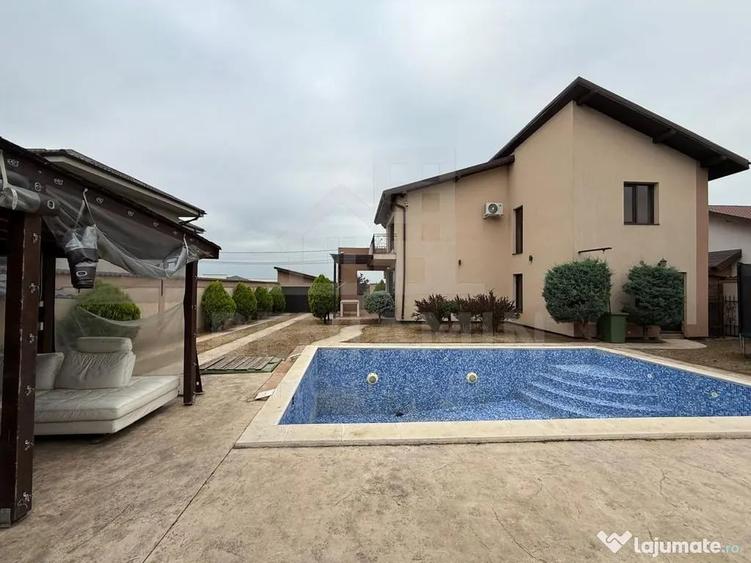 Casă cu 5 camere cu Teren 509 Mp în Cârcea