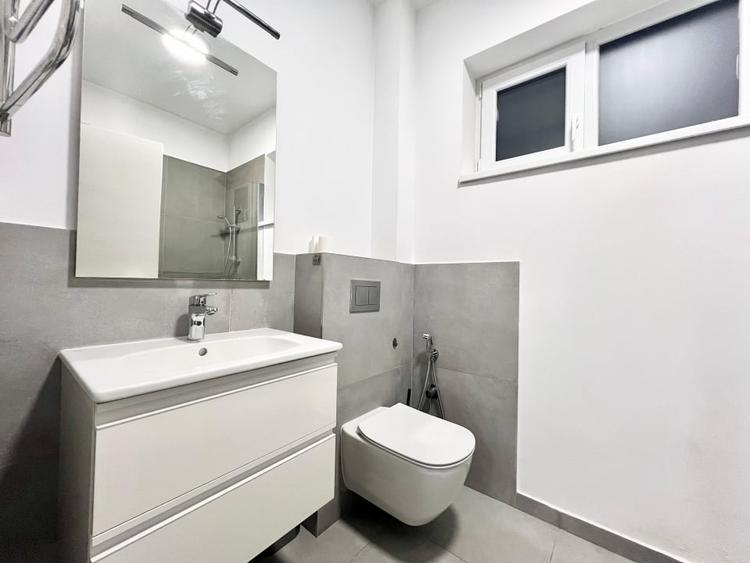 COMPLET MOBILAT / LOC PARCARE /SPATII DEPOZITARE - 18