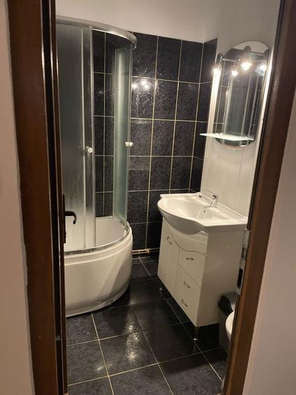 Inchiriez apartament ,in micro 9 - 1