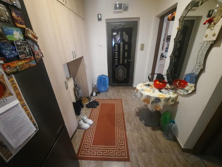 Apartament cu 3 camere semidecomandat, mobilat în Podu Roș - 6