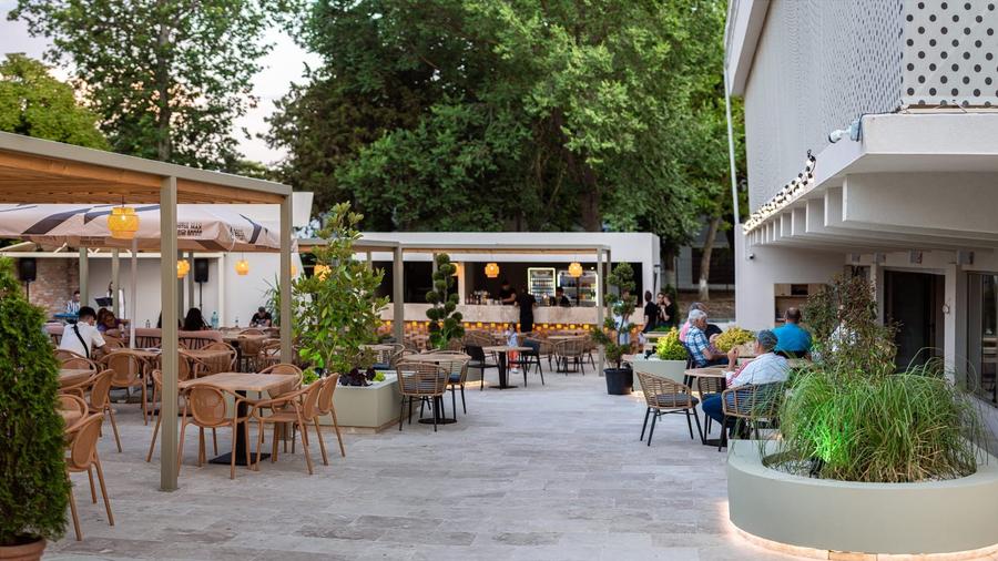 Restaurant cu terasa si bowling de vanzare Litoral - Jupiter, 100 metri de plaja - 3