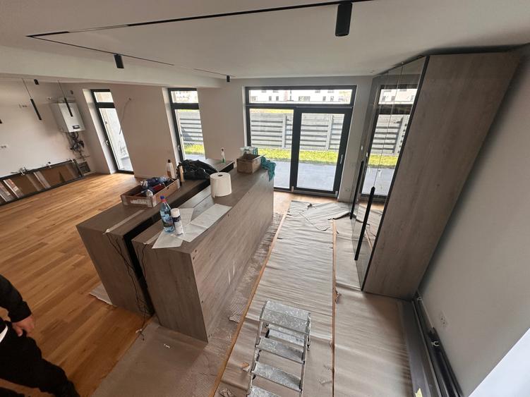 Duplex cu 5 camere cu Canalizare în Est