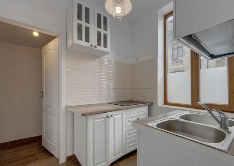 In Cartierul Evreiesc, casa 3 camere pivnita si mansarda - 15