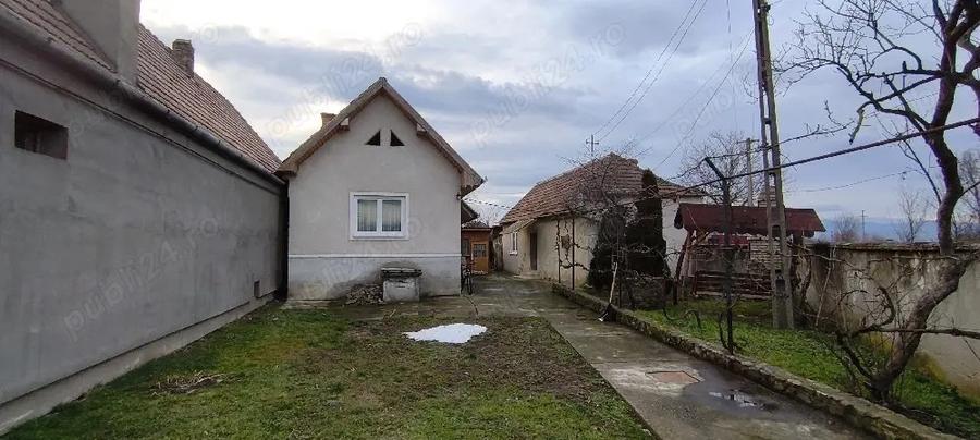 Vand imobil cu 2 locuin?e - 1