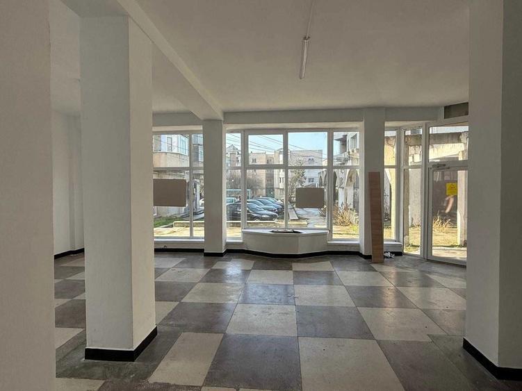 Spatiu coemrcial si terasa - 1