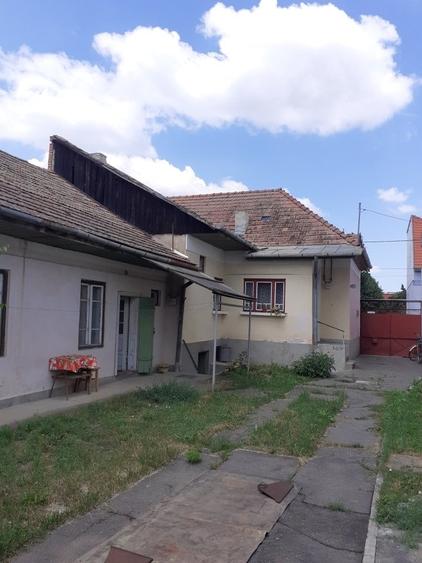 Vand casa cu 4 cam. in zona Semicentral - 1