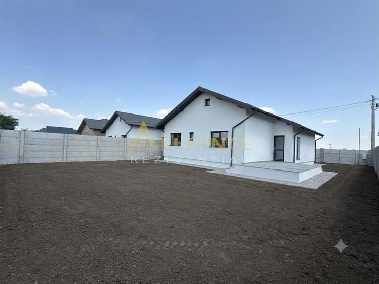 Casă individuală cu 4 camere cu Teren 427 Mp în Berceni