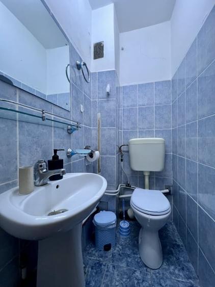 Apartament 3 camere, 78 mp utili + garaj si boxa, etaj 1 - Zona Modern - 10