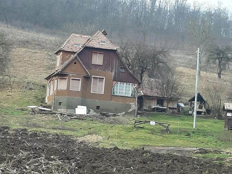 Teren de 1400 mp, în Central