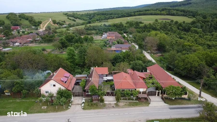 Casa de vanzare Arneag 5 camere zona verde cu acces la rau din gradina - 1
