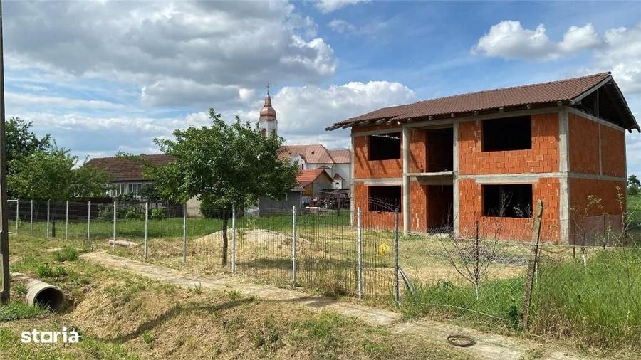 Casă cu 4 camere în Bicaci