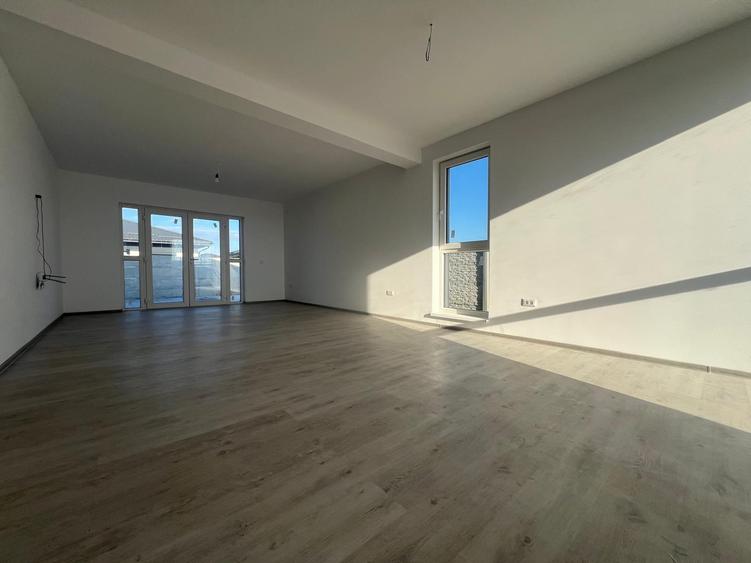 De vânzare casă pe parter – 3 camere, 2 bai, teren 376 mp - 5