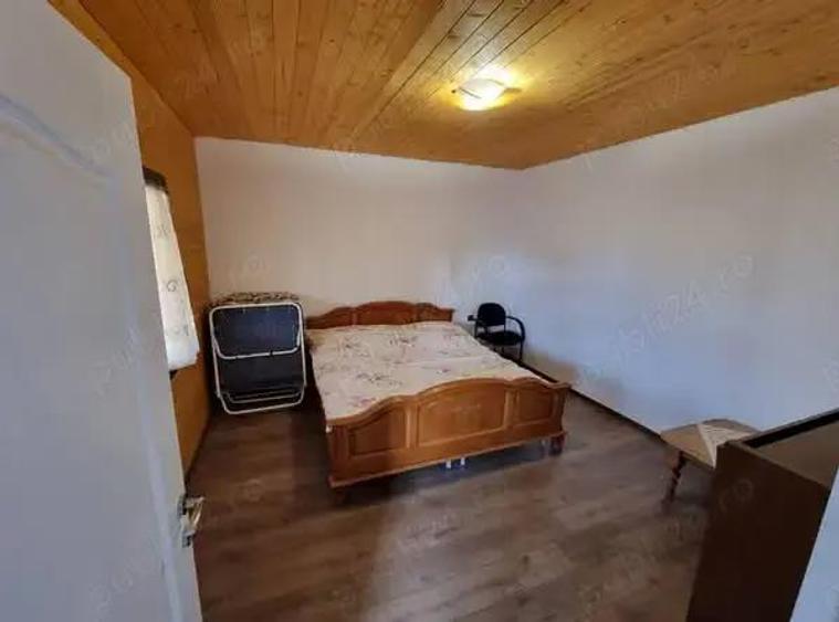 A 38 Proprietarul vinde 2 case cu 510 mp teren in ?erbane?ti Bacau - 11